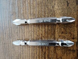 フィリップスPH2とポジドライブPZ2の両頭ドライバービットを並べた比較写真