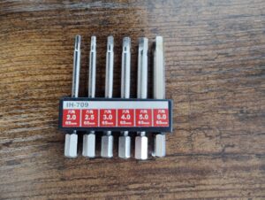 2.0mmから6.0mmまでサイズ違いで並んだ六角ドライバービット6本セット