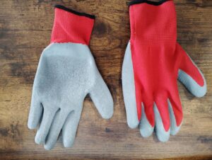 ソケットレンチ作業時の手の保護にも使える滑り止め付き作業用手袋